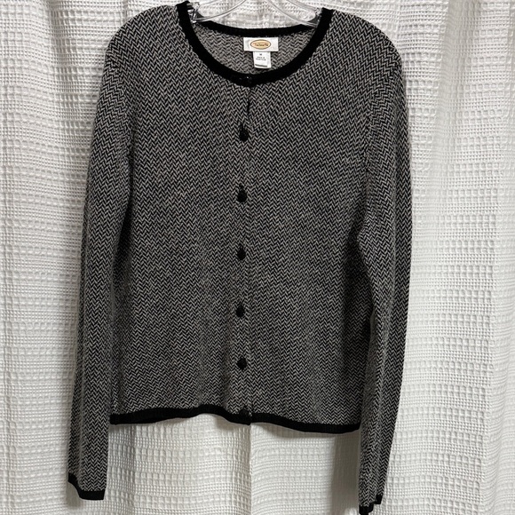 Talbots Sweaters - Talbots VTG Herringbone Chevron Cardigan SZ M black/cream old money boxy classic